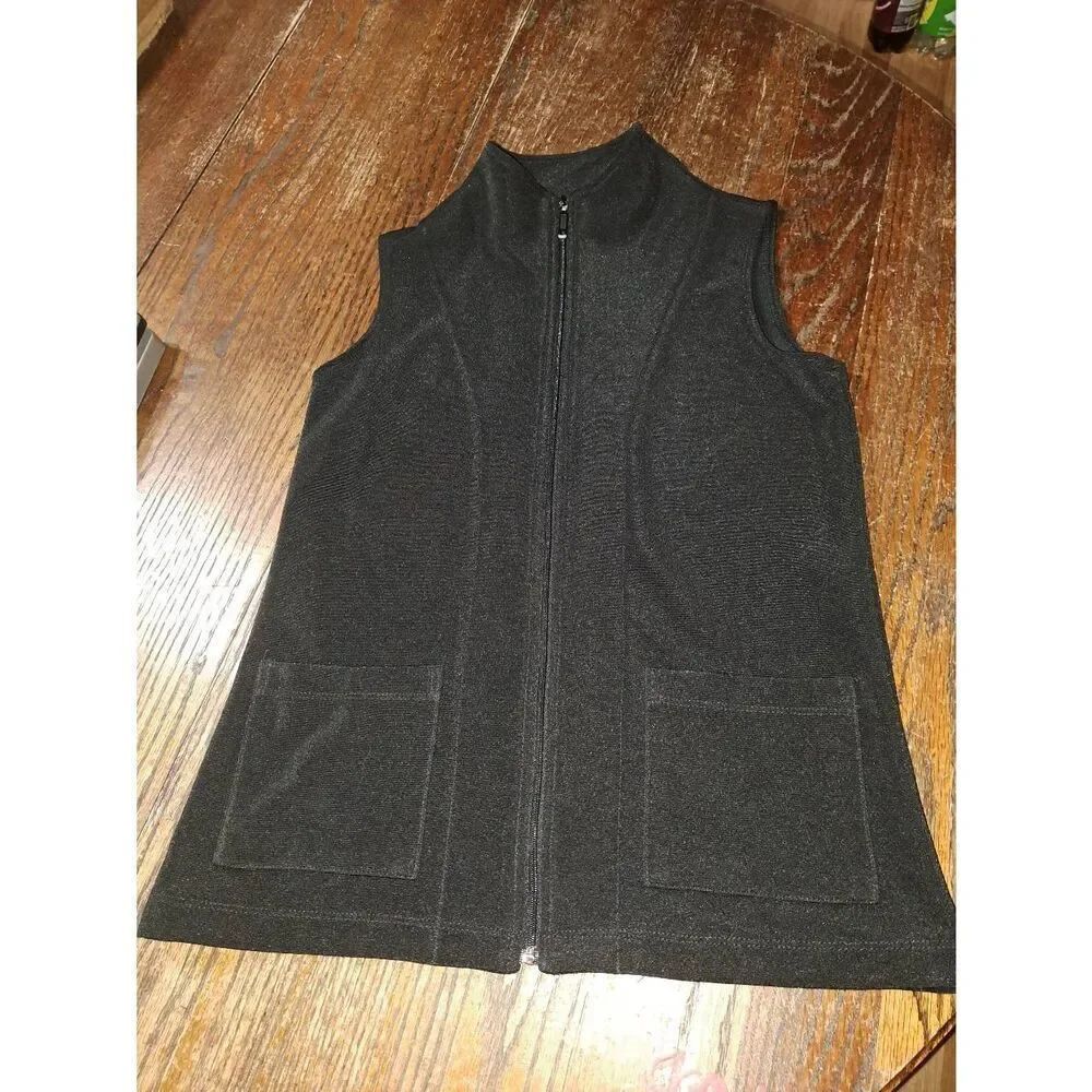 Small Size 4 Chicos Size 0 Black Sleeveless Front Zip Jacket Vest with Pockets